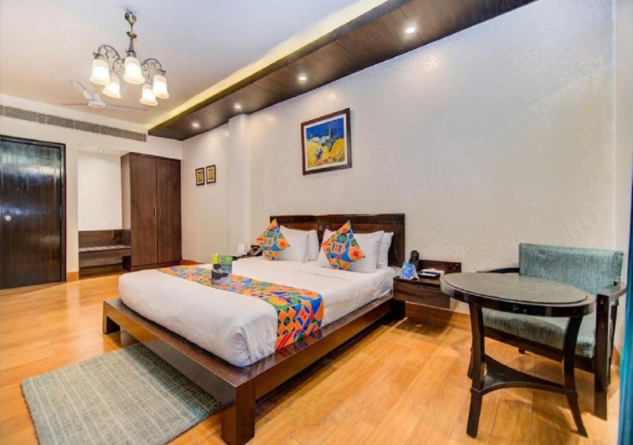 Hotel Rockland Panchsheel Enclave Нью-Дели Экстерьер фото